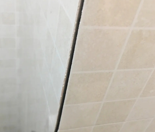 宁都瓷砖空鼓维修公司分享阳台瓷砖脱落的修复过程可以分为以下几个步骤