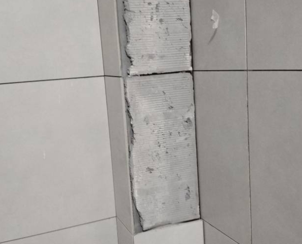 宁都瓷砖空鼓维修公司分享下瓷砖施工前基层浇水润湿程度不足，可能导致以下问题